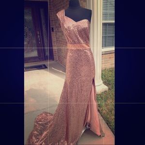 Dress with one strap, thigh slit and train.UNUSED!